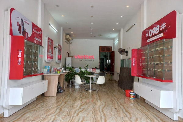 KỆ TRƯNG BÀY TẠI CỬA HÀNG STORE